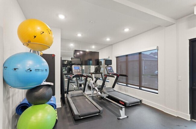 Building Photo - 6804 Westview Dr