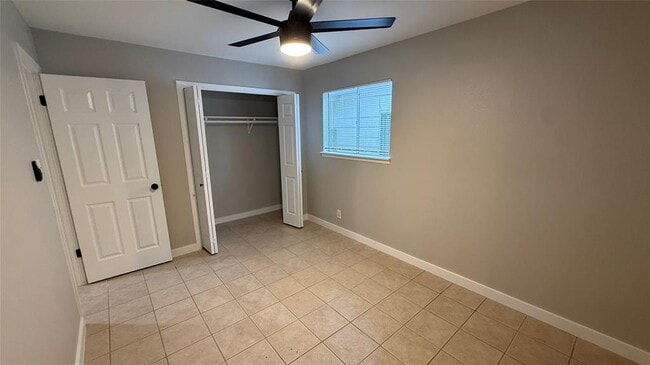 Building Photo - 106 E Longspur Blvd