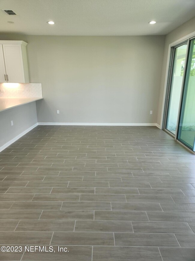 Building Photo - 118 Pinebury Ln
