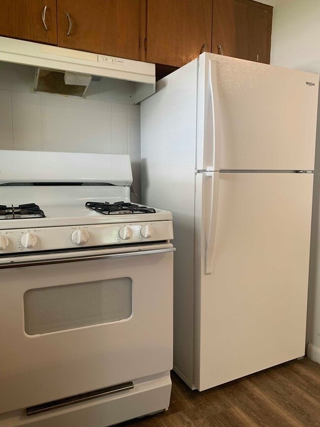 Building Photo - 2 Bedroom 1 Bathroom Home With Carport.