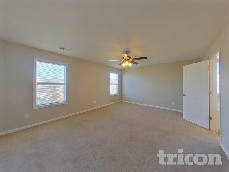 Building Photo - 831 Dovefield Ln