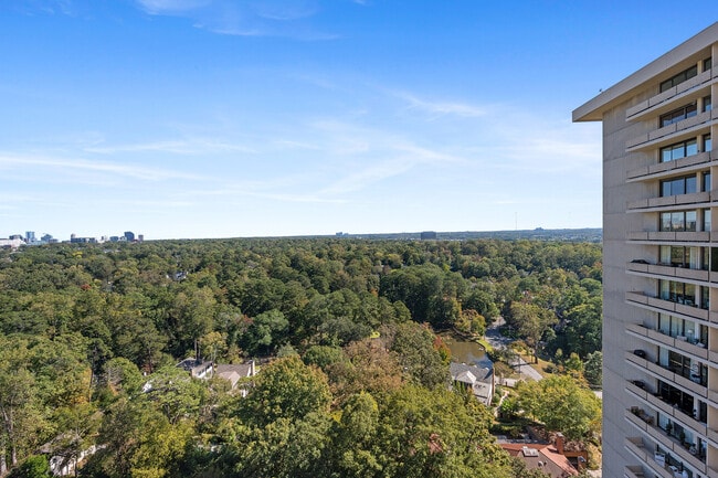 Building Photo - 2575 Peachtree Rd NE