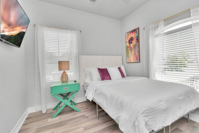 Building Photo - 7823 Gladstone St