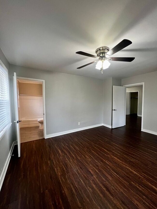 Building Photo - Overton Square Neighborhood Spacious 1bd/1ba!