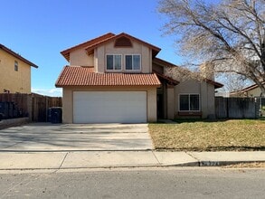 Building Photo - 3+2.5 Two Story in Tehachapi City