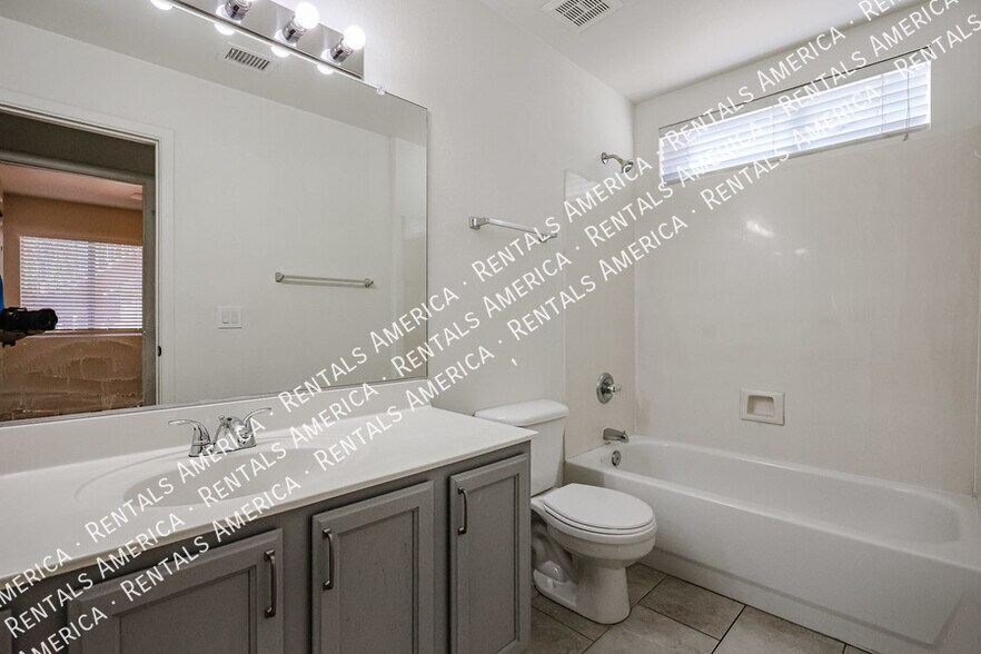 Building Photo - 4138 W Charter Oak Rd