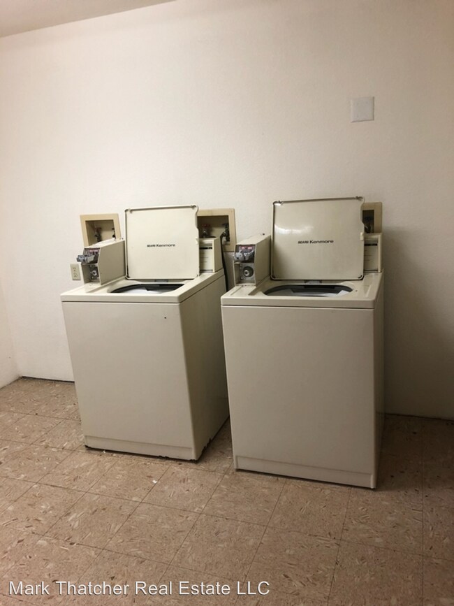 Building Photo - 261-271 Oakwood Ave