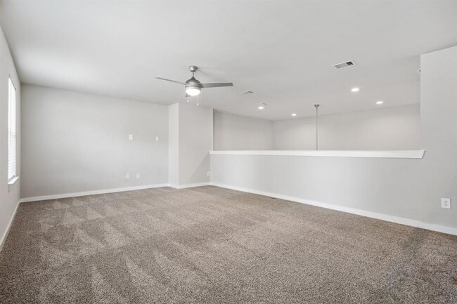 Building Photo - 14261 Lake Lodge Dr