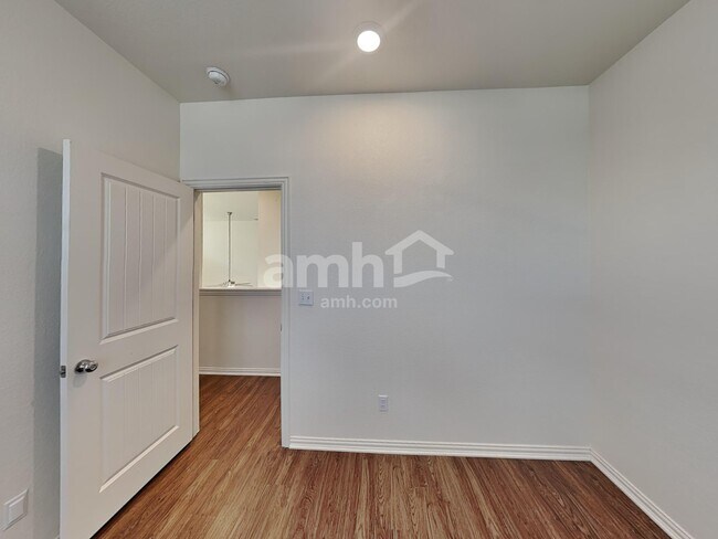 Building Photo - 2735 Spencebrook