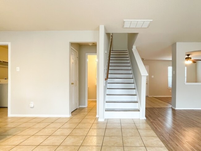 Building Photo - 2414 Lakecrest Village Ct