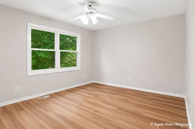 Building Photo - 246 Shadow Bend Dr