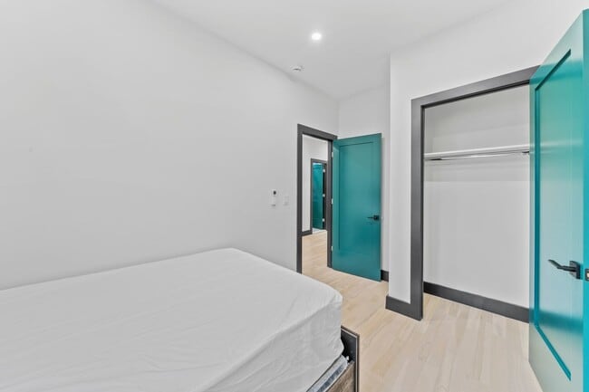 Building Photo - 2458 Lorillard Pl