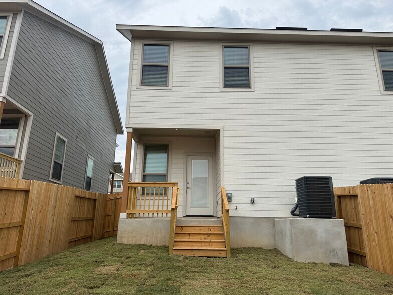 Building Photo - 7521 Briarwood Pass