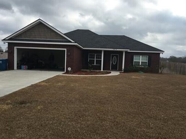 Building Photo - Beautiful home in a very quiet neighborhood!