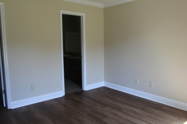 Building Photo - 104 Aubry Ct