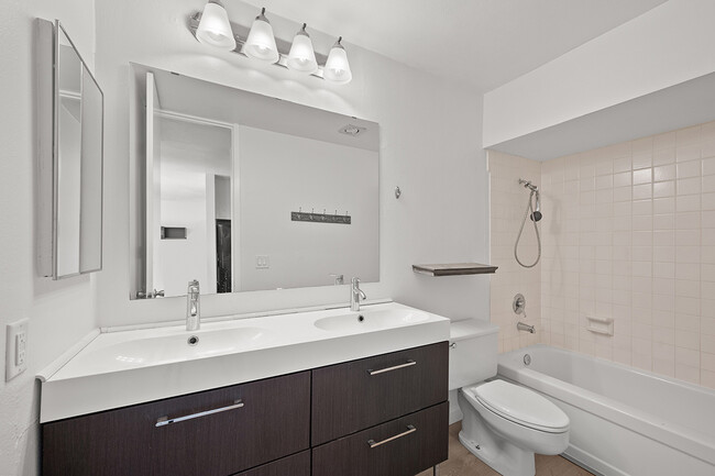 Building Photo - 3050 Rue D’Orleans
