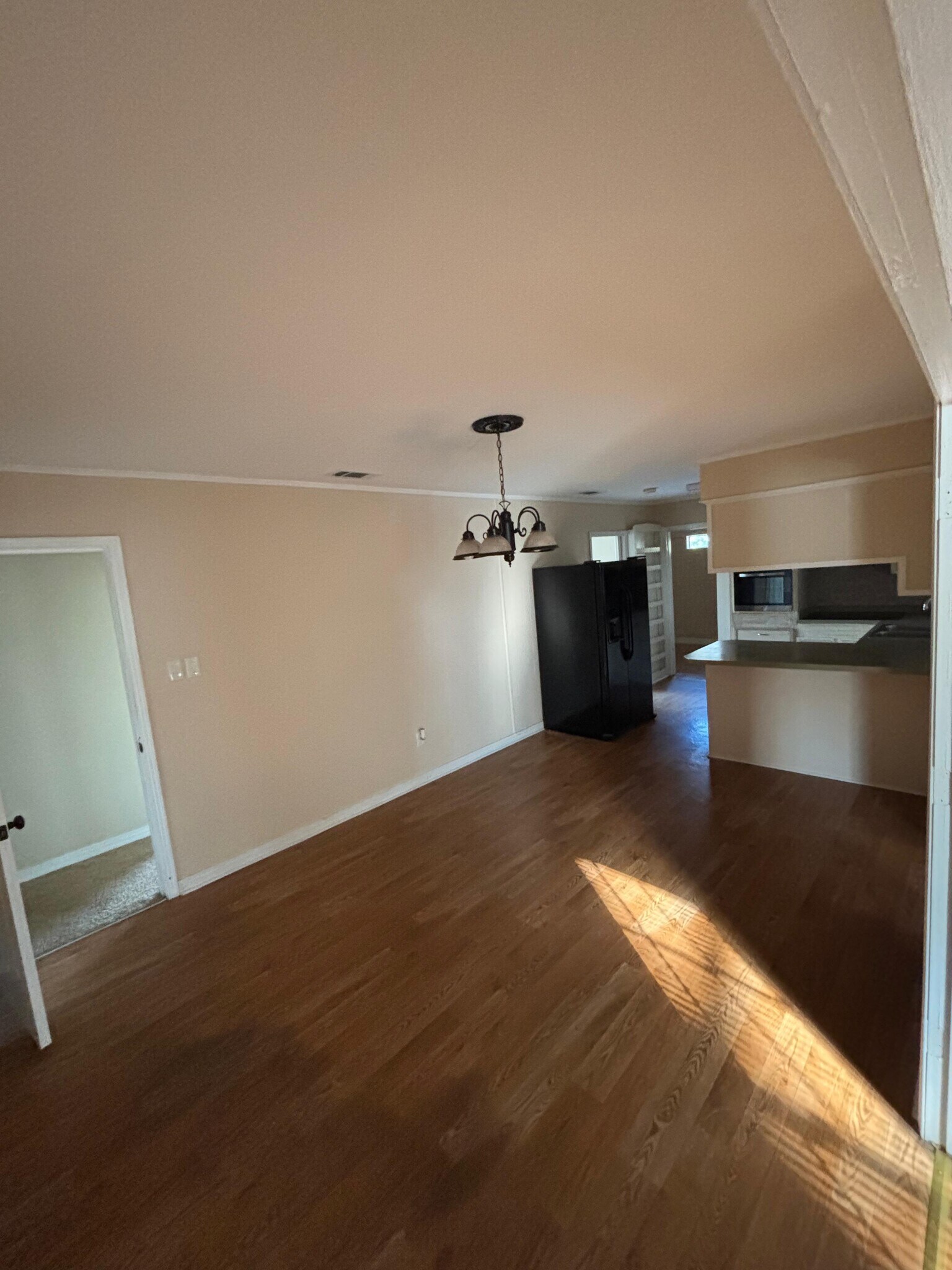 Building Photo - 14 Sara Forest Dr