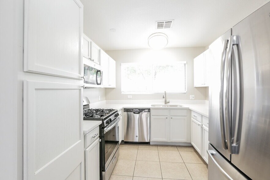 Building Photo - 16183 W Buchanan St