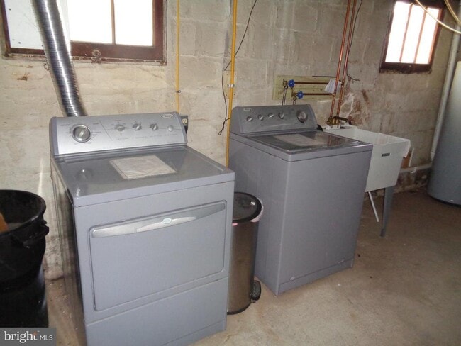 Building Photo - 2800 Linwood Ave