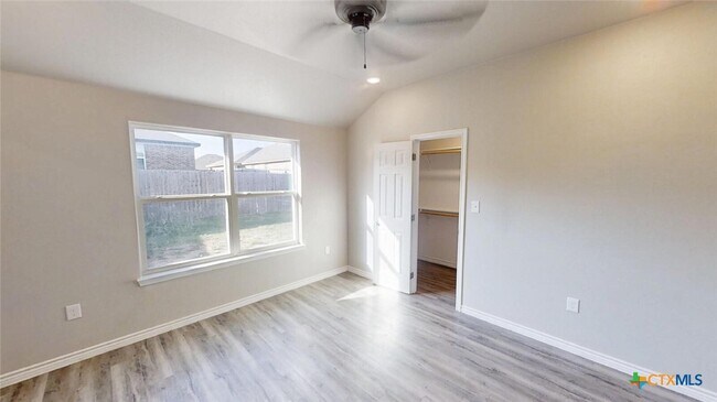 Building Photo - 130 Wind Ridge Dr