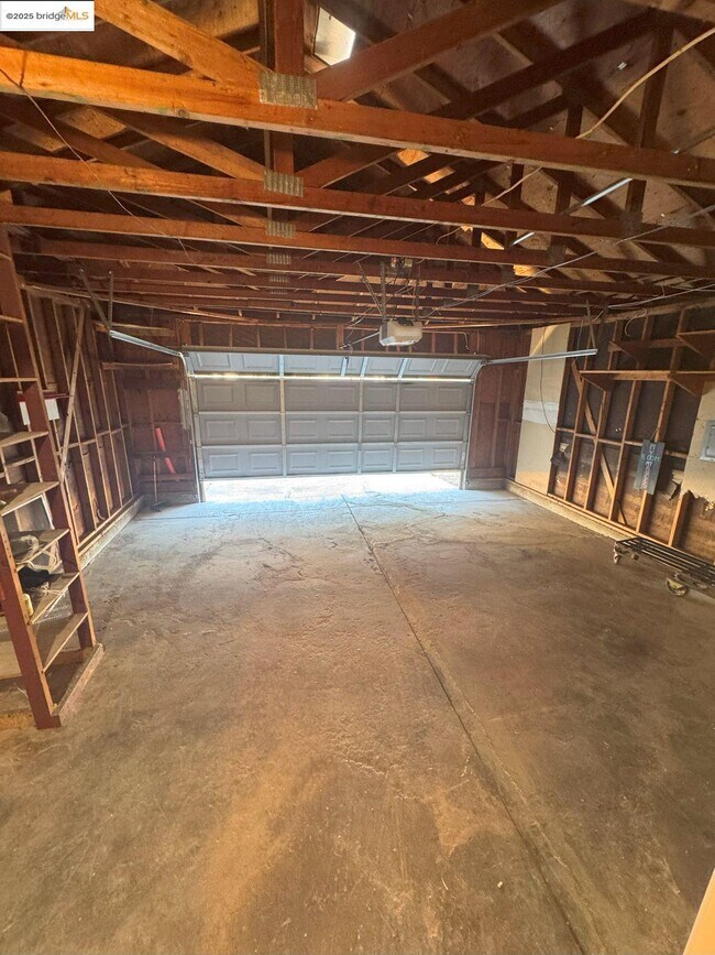 Building Photo - 3323 Blythe Dr