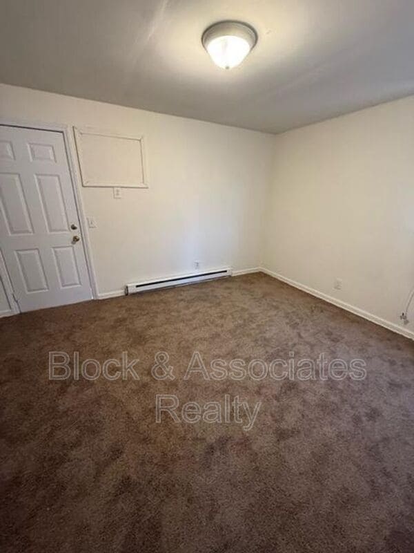 Building Photo - 1970 Lakeview Rd