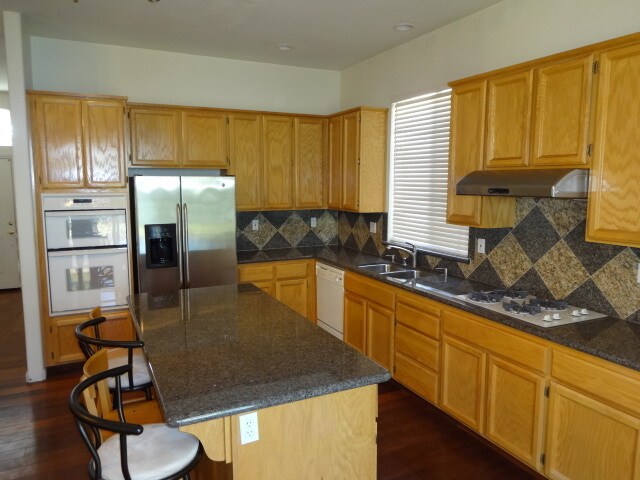 Building Photo - NICE SINGLE STORY HOME WITH 3 BEDROOMS, 2 ...