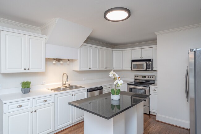 Building Photo - 114 Newman St