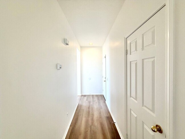 Building Photo - Spacious 3 Bedroom Home with Loft, Large Backyard & 2 Car Garage