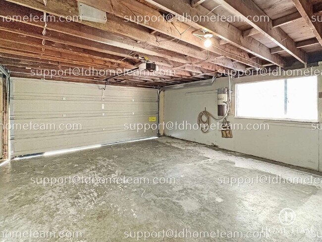 Building Photo - 10922 SE 4th St