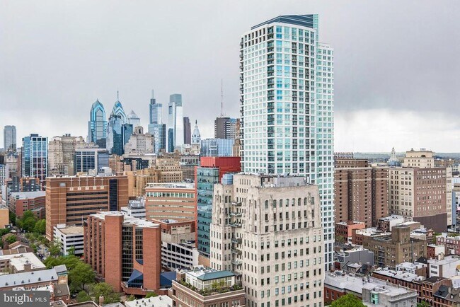 Building Photo - 604 S Washington Square