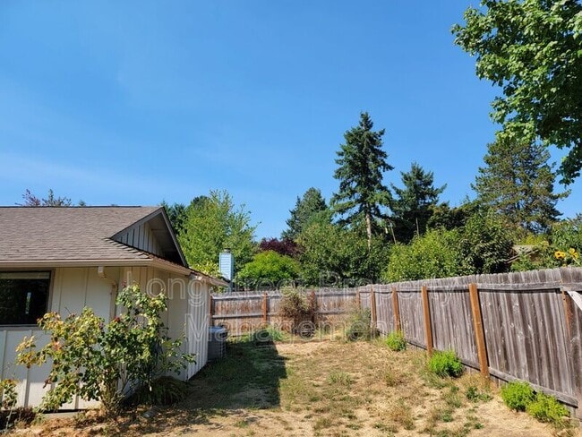 Building Photo - 3947 NW Tamarack Dr
