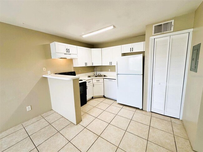 Building Photo - 4760 Walden Cir