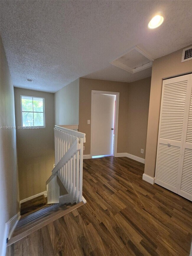 Building Photo - 821 NW 130th Ave