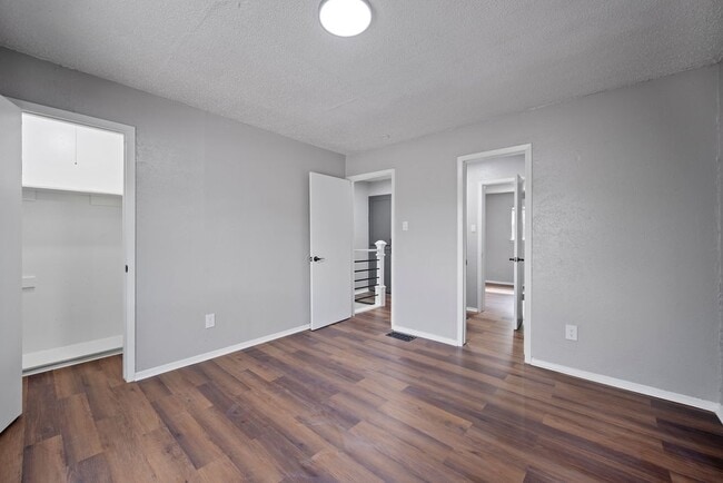 Building Photo - Diamond Villas