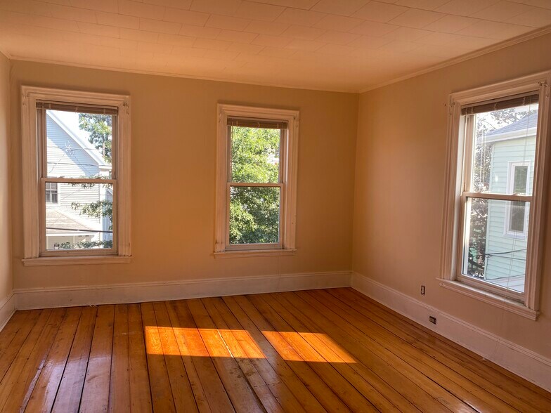 Building Photo - 11 Clarendon Ave