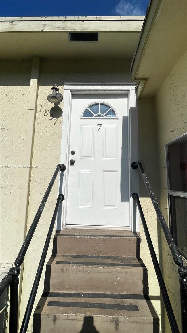 Building Photo - 1857 Buchanan St