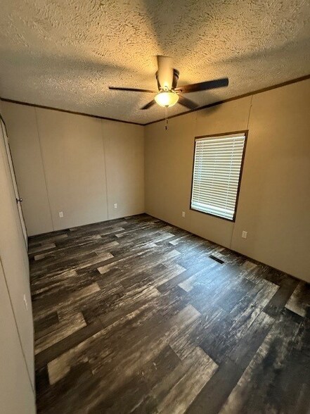 Building Photo - 3127 Greenfield Rd