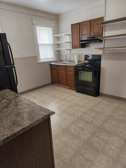 Building Photo - 1428 Parkwood Blvd