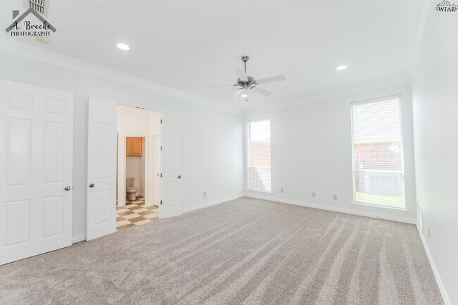 Building Photo - 4937 Silver Crest Dr