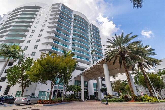 Building Photo - 7900 Harbor Island Dr