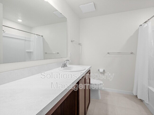 Building Photo - 2192 Vinifera Dr