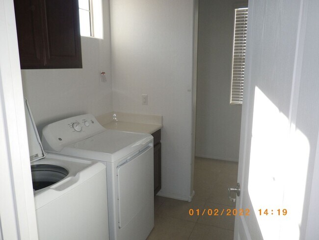 Building Photo - Beautiful 5 Bedroom House with City View