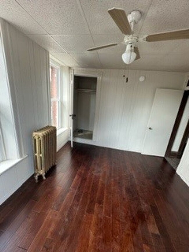 Building Photo - 402 N Railroad St