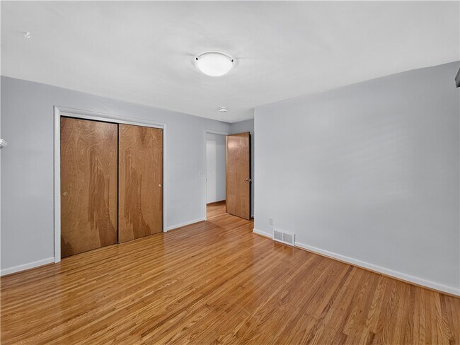 Building Photo - 69 Plaza Dr