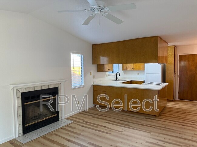 Building Photo - 6630 Manassero Way