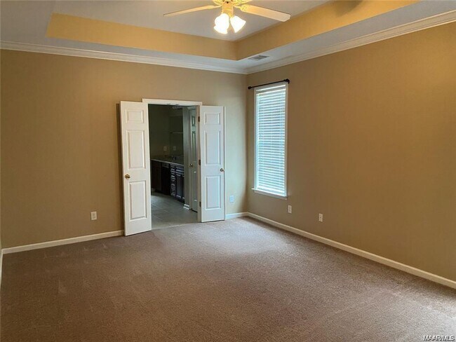 Building Photo - 4/3 in Deer Creek!