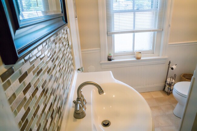 Building Photo - Chelsea Avenue Court