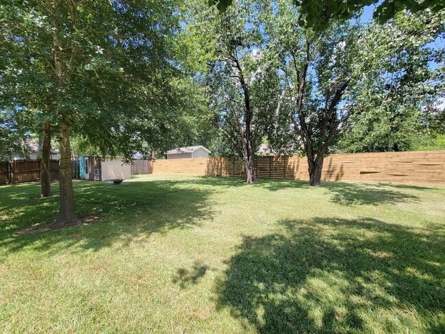 Building Photo - 10282 Valley Dr S