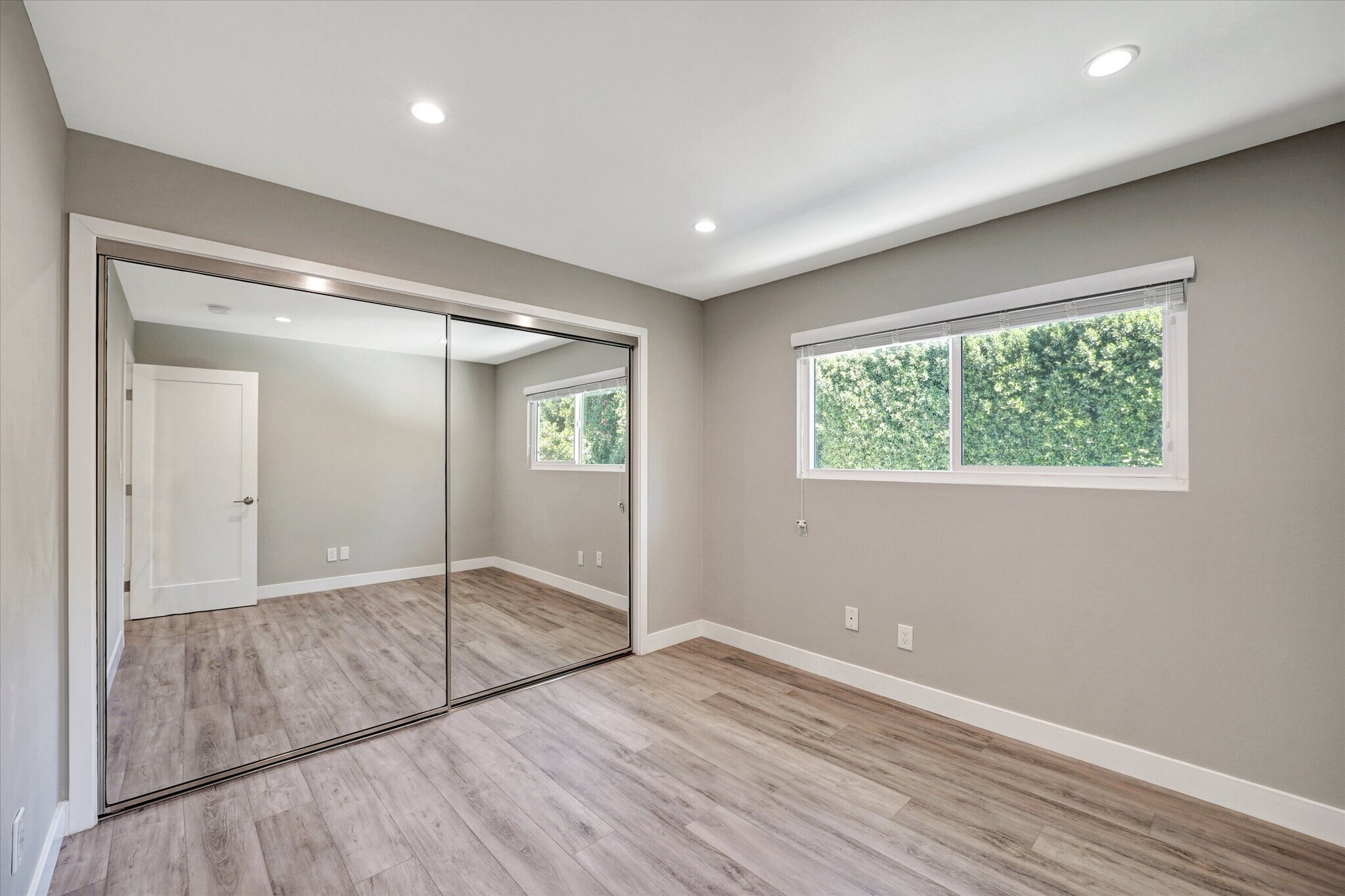 Building Photo - 5346 Tyrone Ave